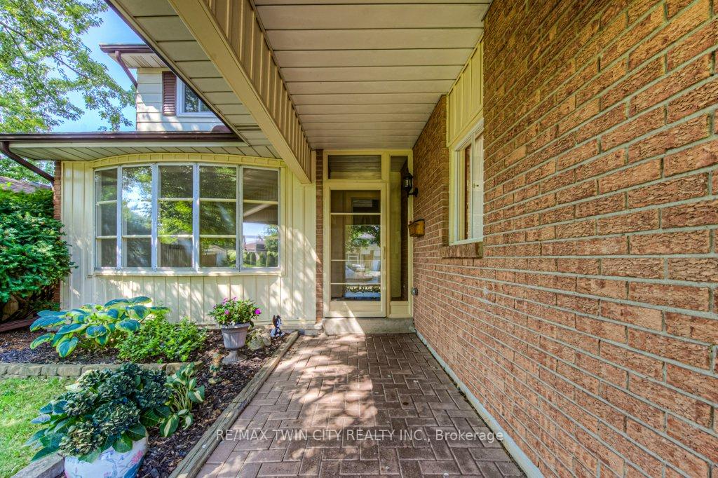Photo 4 of 172 Brookside Crescent, Kitchener — HOMEH