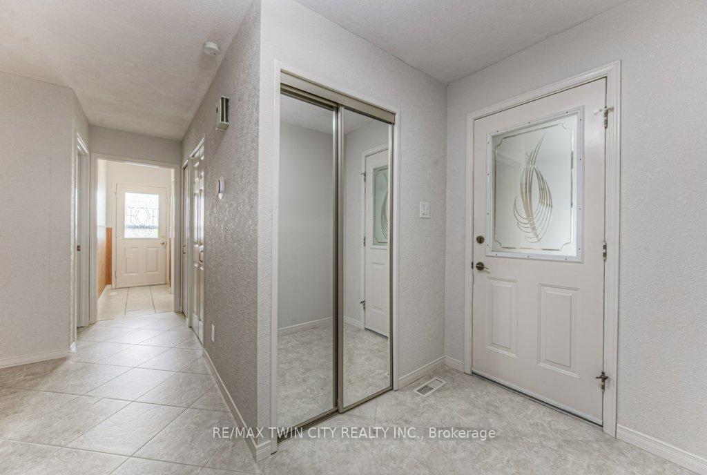 Photo 5 of 172 Brookside Crescent, Kitchener — HOMEH