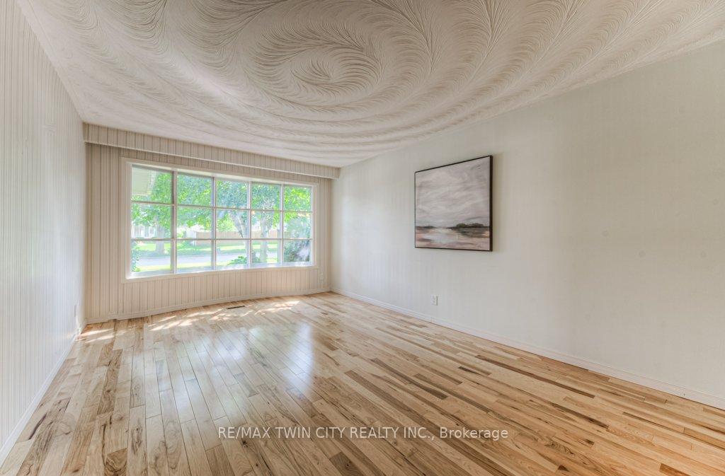 Photo 7 of 172 Brookside Crescent, Kitchener — HOMEH