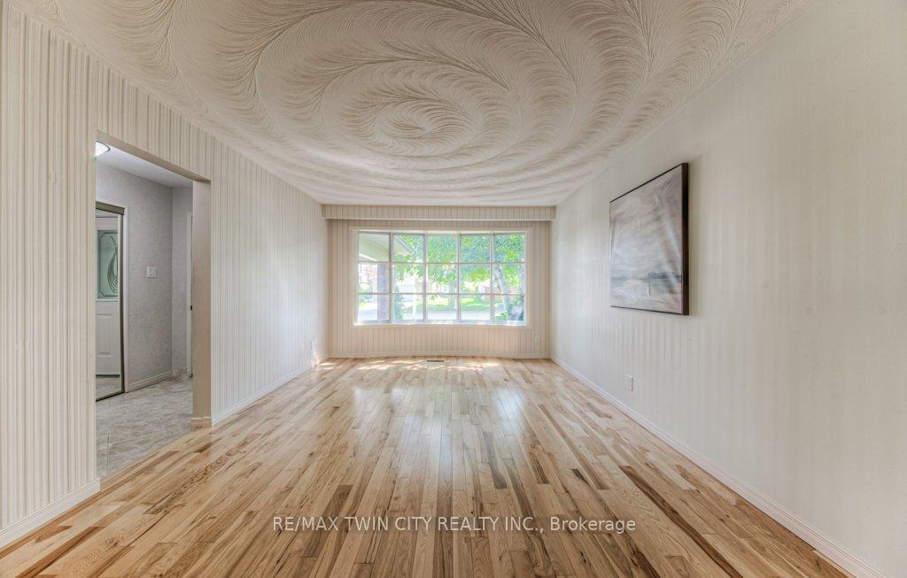 Photo 8 of 172 Brookside Crescent, Kitchener — HOMEH