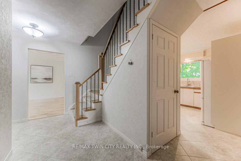 Photo 17 of 172 Brookside Crescent, Kitchener — HOMEH