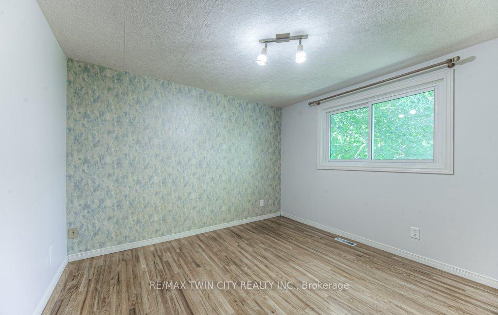 Photo 24 of 172 Brookside Crescent, Kitchener — HOMEH
