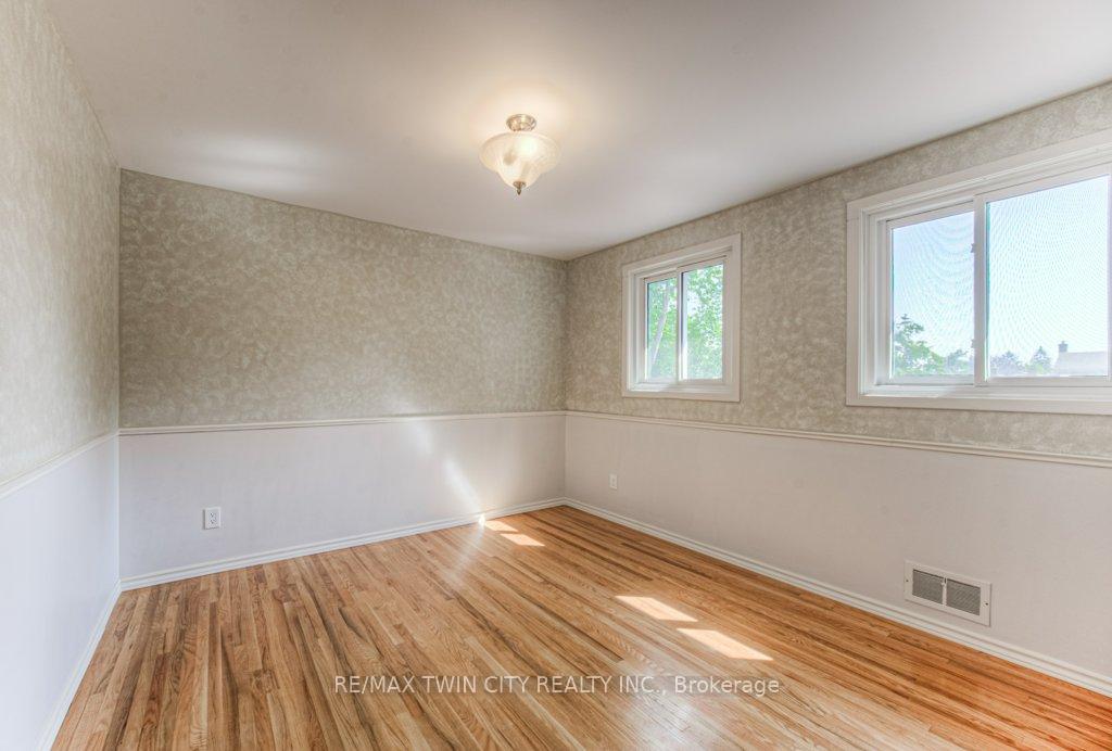Photo 28 of 172 Brookside Crescent, Kitchener — HOMEH