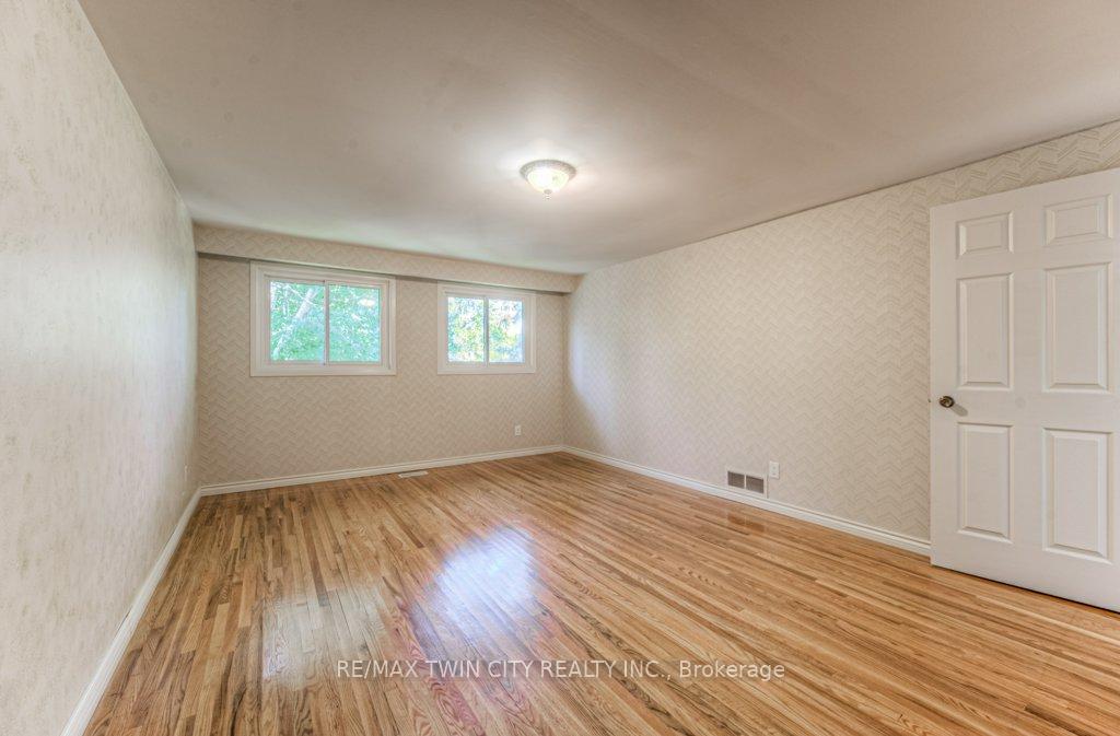 Photo 32 of 172 Brookside Crescent, Kitchener — HOMEH