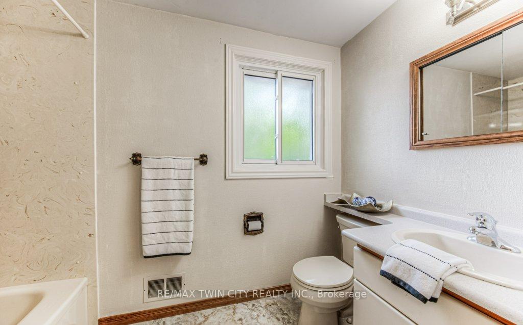 Photo 35 of 172 Brookside Crescent, Kitchener — HOMEH