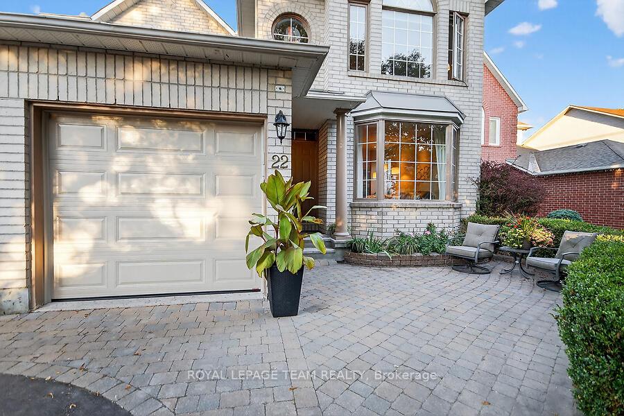 Photo 3 of 22 Birchfield Avenue, Ottawa, Kanata - Emerald Meadows/Trailwest — HOMEH