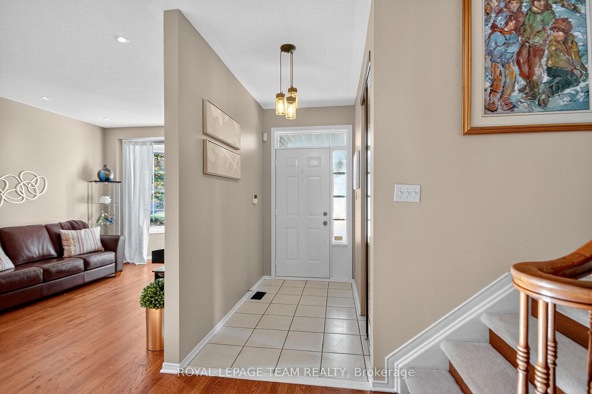 Photo 4 of 22 Birchfield Avenue, Ottawa, Kanata - Emerald Meadows/Trailwest — HOMEH