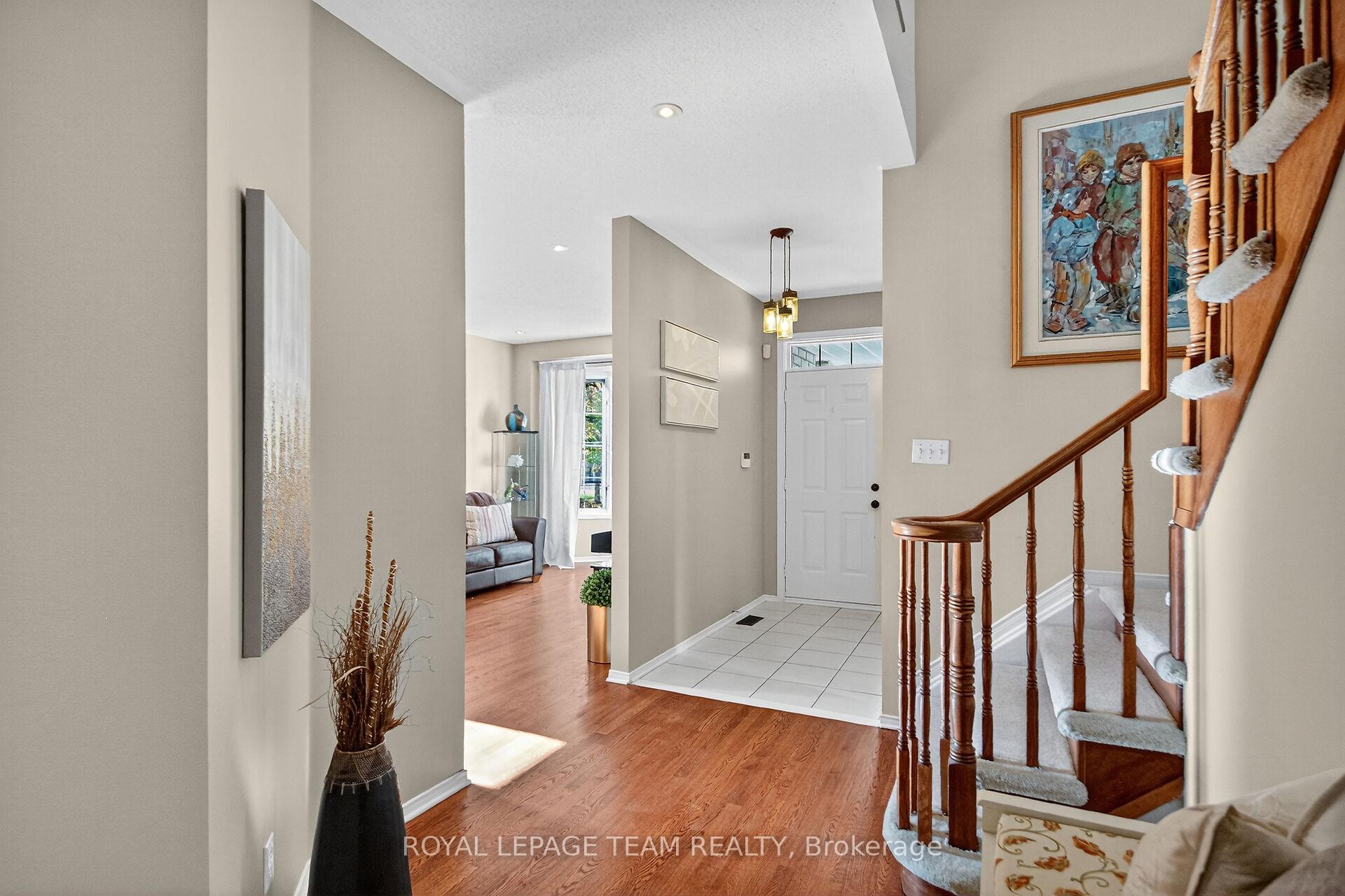 Photo 5 of 22 Birchfield Avenue, Ottawa, Kanata - Emerald Meadows/Trailwest — HOMEH