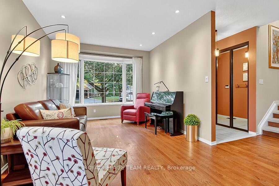 Photo 6 of 22 Birchfield Avenue, Ottawa, Kanata - Emerald Meadows/Trailwest — HOMEH