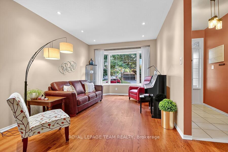 Photo 7 of 22 Birchfield Avenue, Ottawa, Kanata - Emerald Meadows/Trailwest — HOMEH