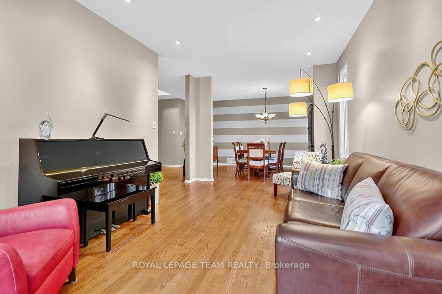 Photo 8 of 22 Birchfield Avenue, Ottawa, Kanata - Emerald Meadows/Trailwest — HOMEH