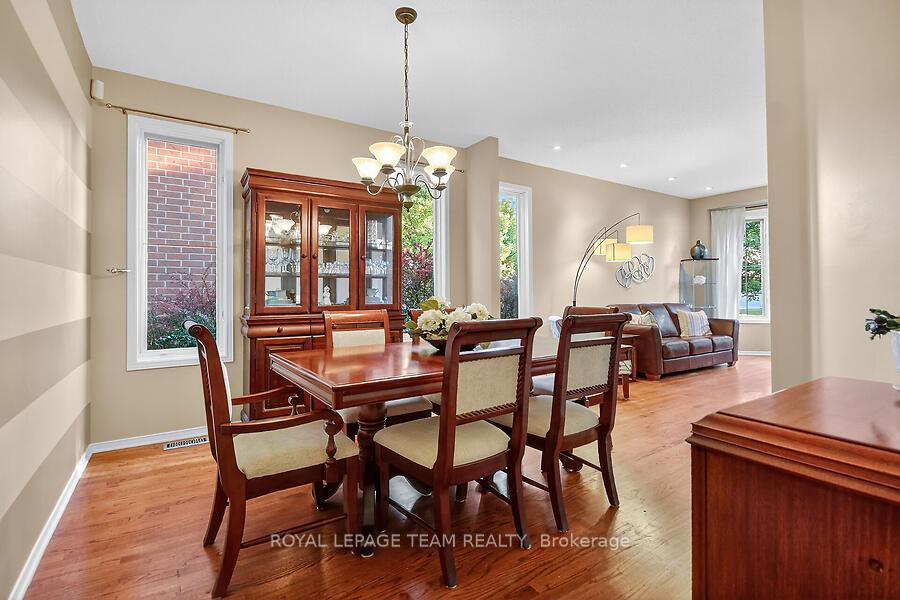 Photo 10 of 22 Birchfield Avenue, Ottawa, Kanata - Emerald Meadows/Trailwest — HOMEH