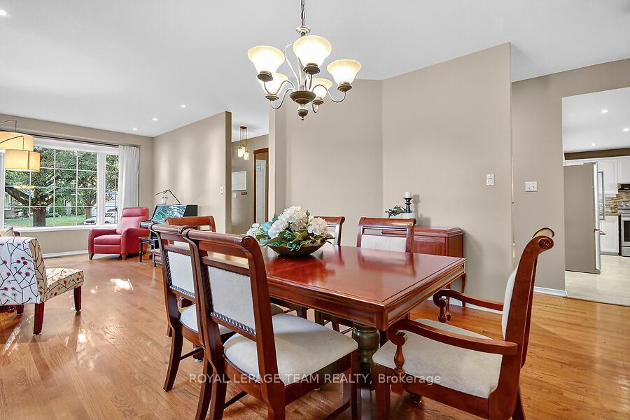 Photo 11 of 22 Birchfield Avenue, Ottawa, Kanata - Emerald Meadows/Trailwest — HOMEH