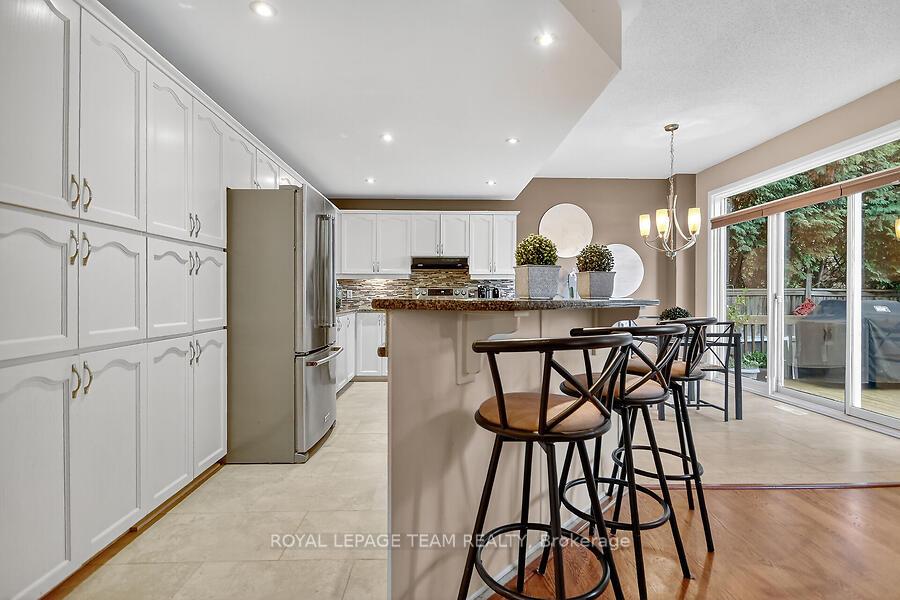 Photo 12 of 22 Birchfield Avenue, Ottawa, Kanata - Emerald Meadows/Trailwest — HOMEH
