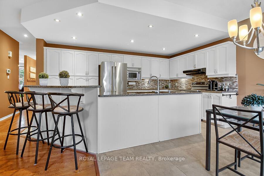 Photo 13 of 22 Birchfield Avenue, Ottawa, Kanata - Emerald Meadows/Trailwest — HOMEH