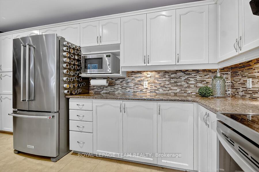 Photo 15 of 22 Birchfield Avenue, Ottawa, Kanata - Emerald Meadows/Trailwest — HOMEH