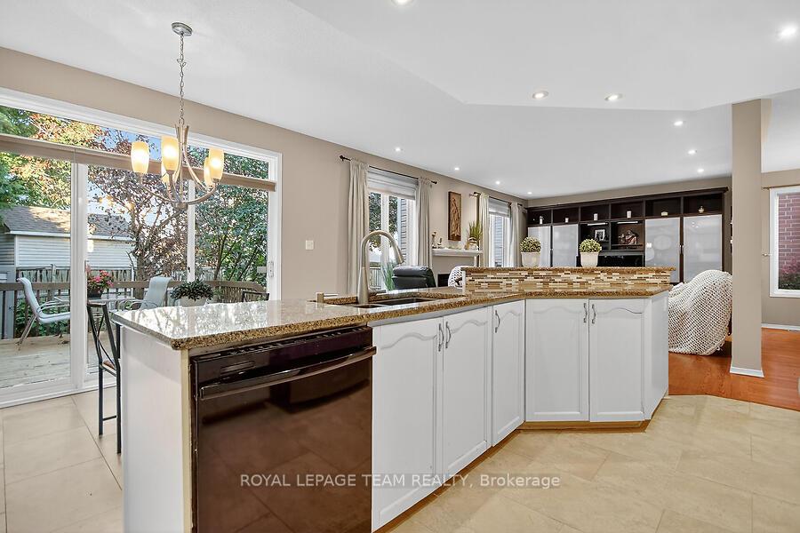 Photo 16 of 22 Birchfield Avenue, Ottawa, Kanata - Emerald Meadows/Trailwest — HOMEH