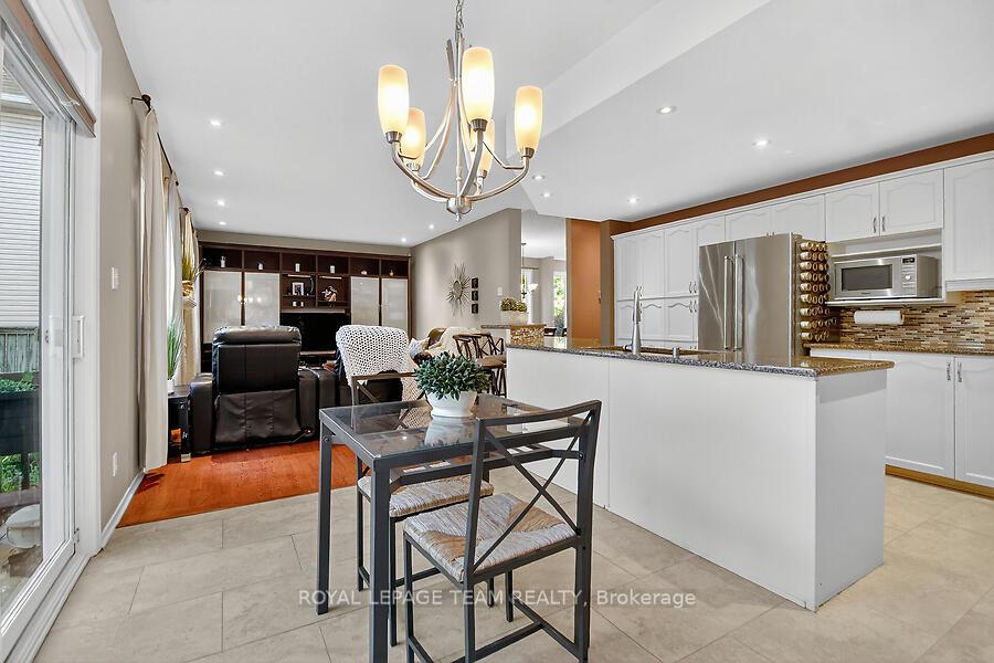 Photo 17 of 22 Birchfield Avenue, Ottawa, Kanata - Emerald Meadows/Trailwest — HOMEH