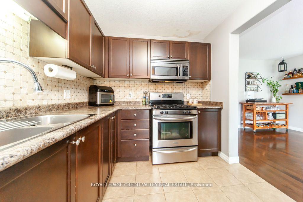 Photo 15 of 55 Rockcliffe Drive, Kitchener — HOMEH