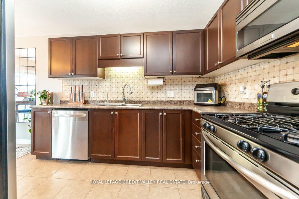 Photo 16 of 55 Rockcliffe Drive, Kitchener — HOMEH