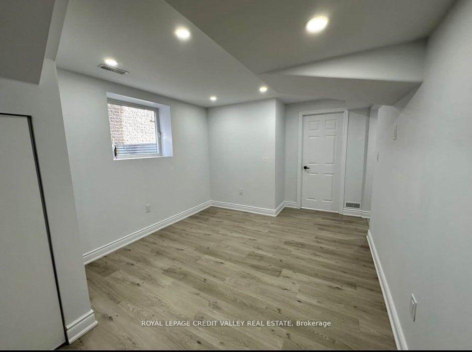 Photo 24 of 55 Rockcliffe Drive, Kitchener — HOMEH
