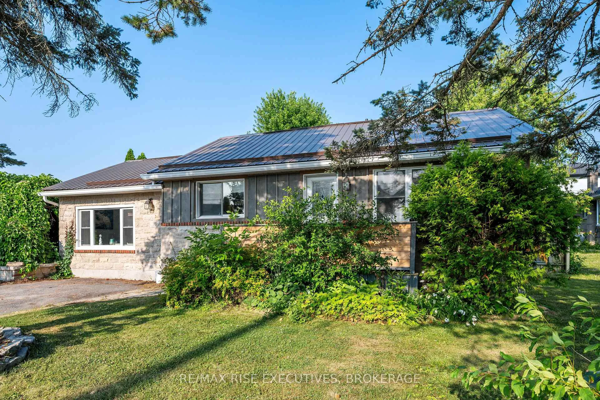 Photo 2 of 1224 Westbrook Road, Kingston, City Northwest — HOMEH