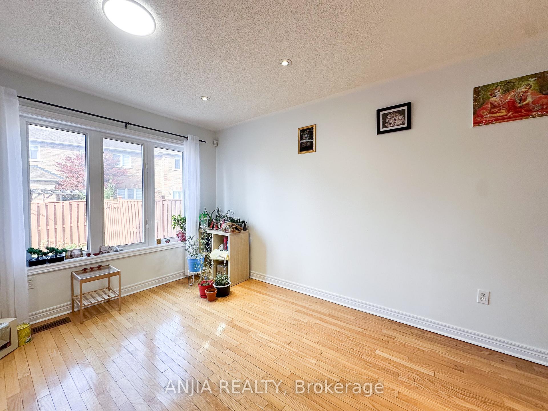 Photo 5 of 40 Cathmar Drive, Markham, Greensborough — HOMEH