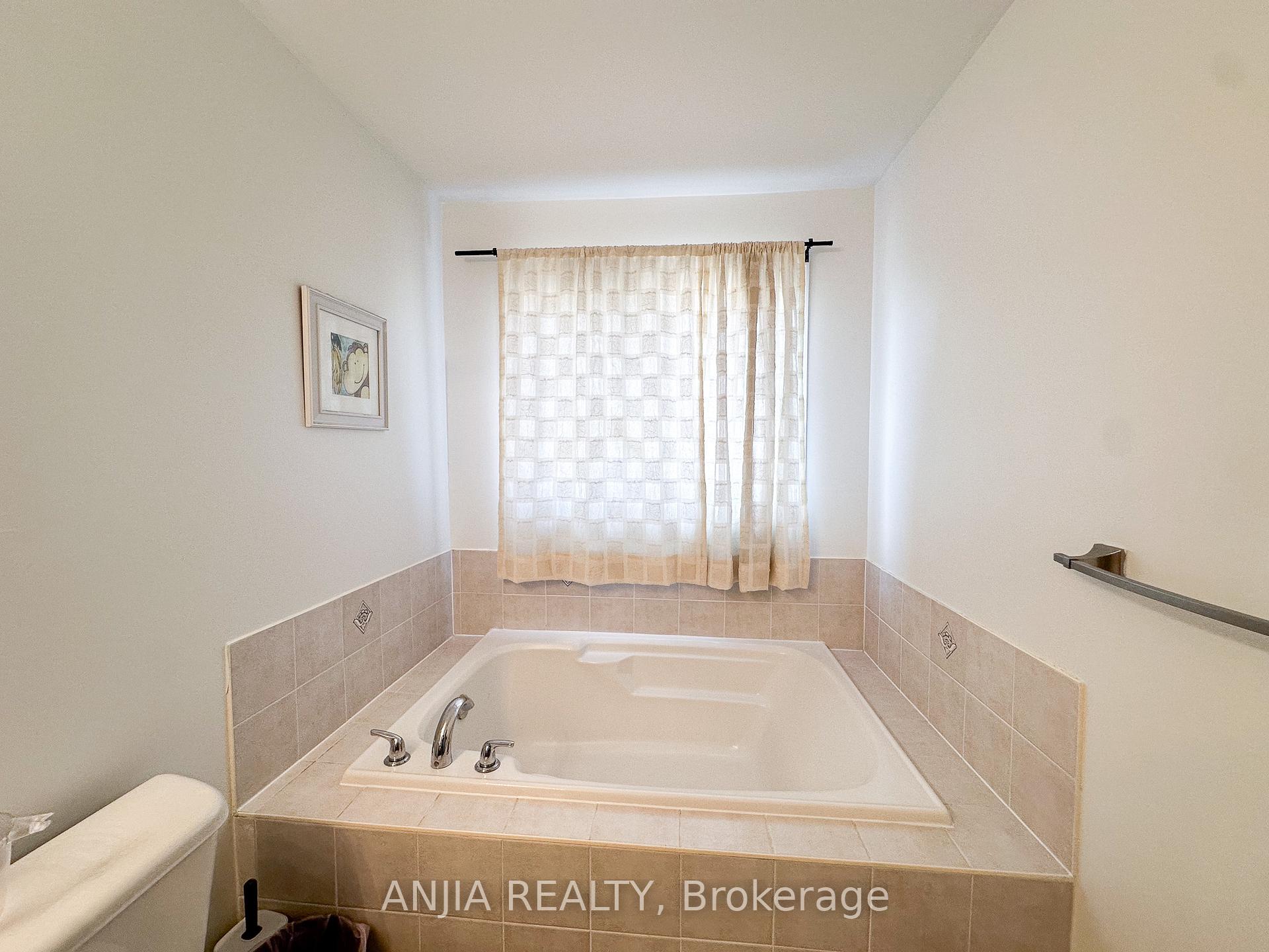 Photo 16 of 40 Cathmar Drive, Markham, Greensborough — HOMEH