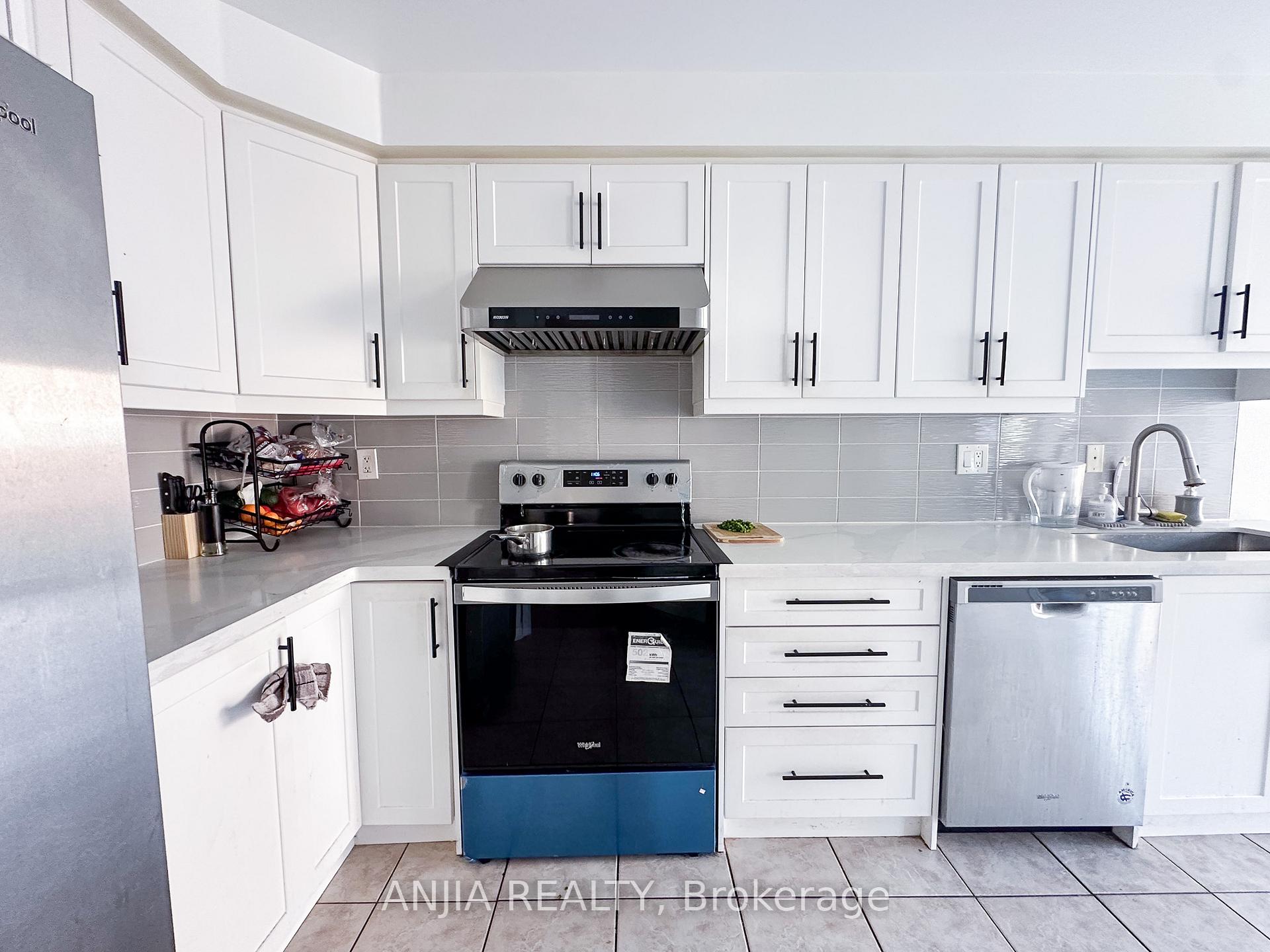 Photo 25 of 40 Cathmar Drive, Markham, Greensborough — HOMEH