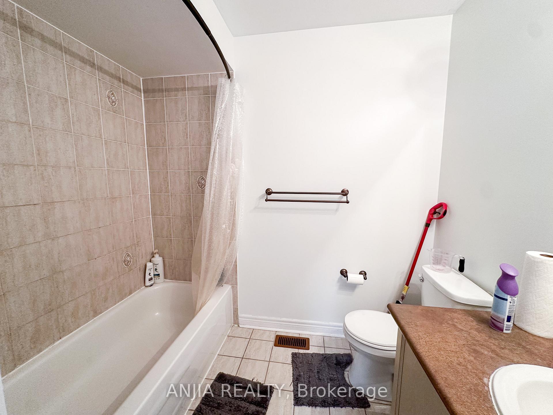 Photo 26 of 40 Cathmar Drive, Markham, Greensborough — HOMEH