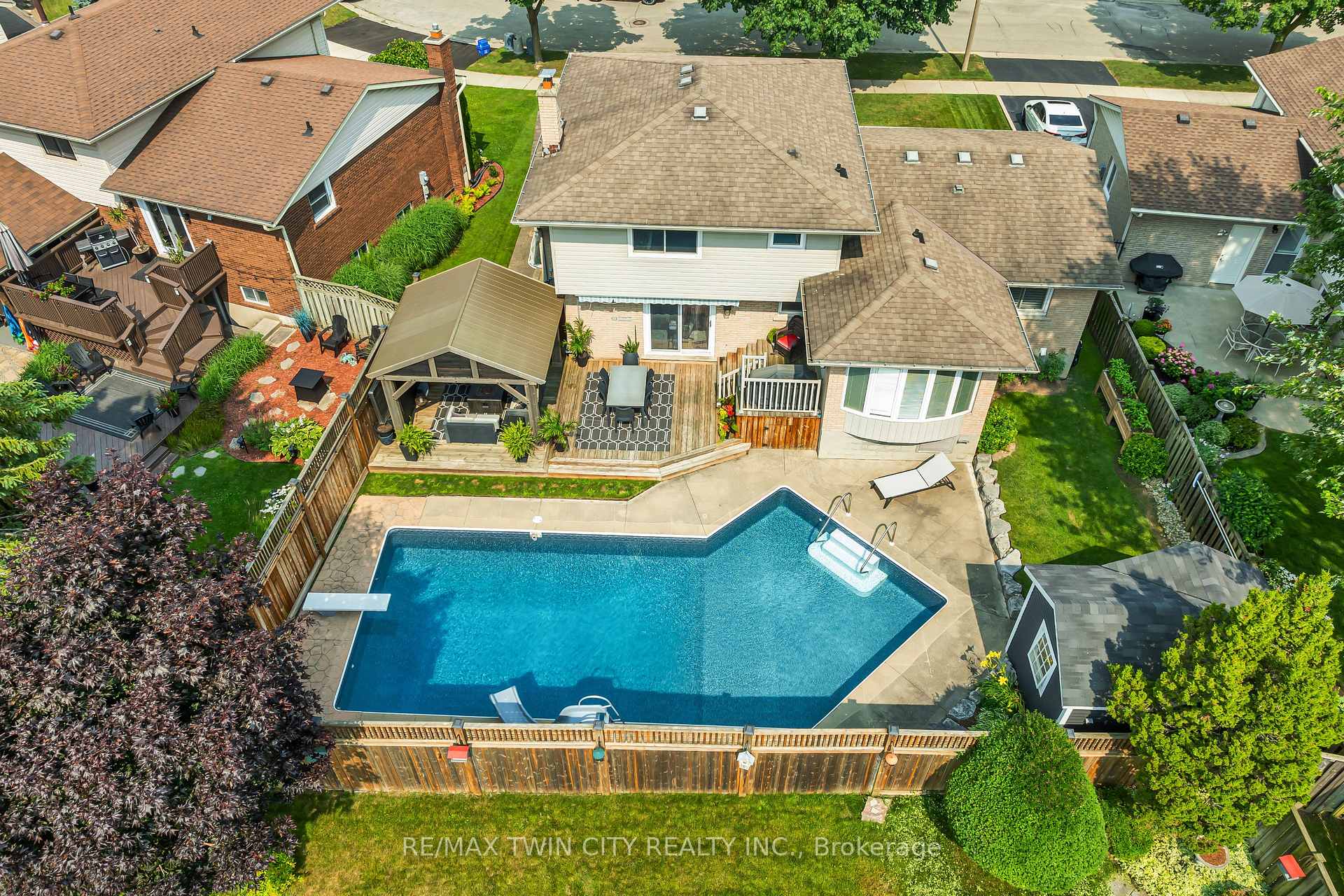 Photo 1 of 126 Winding Way, Kitchener — HOMEH