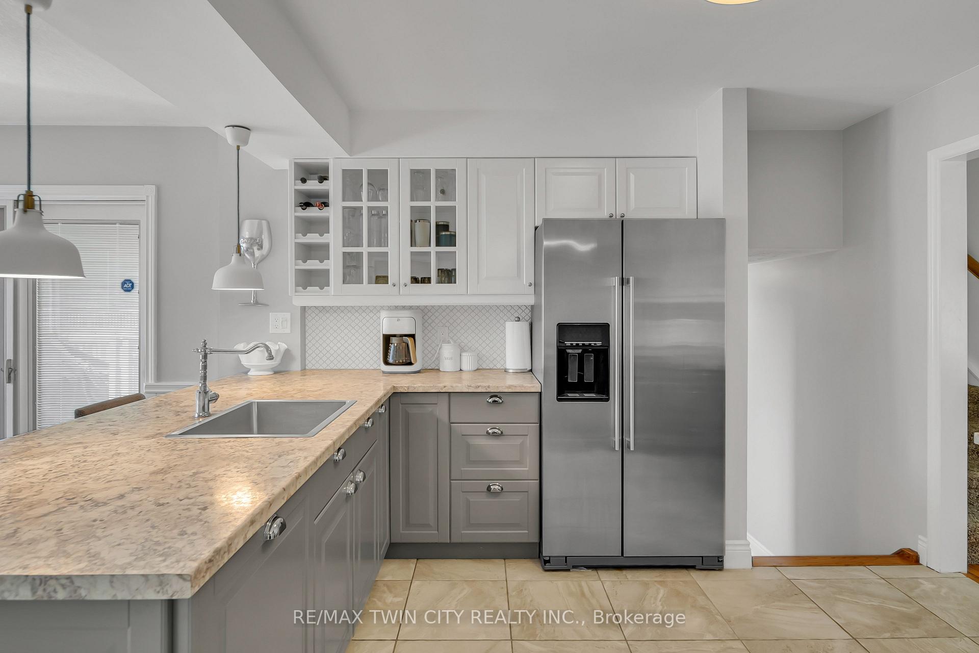 Photo 6 of 126 Winding Way, Kitchener — HOMEH