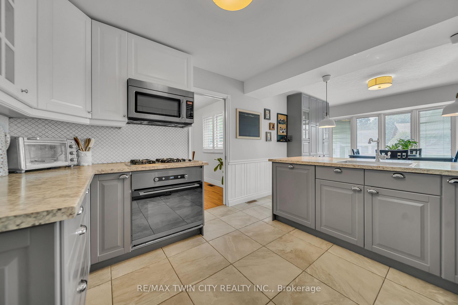 Photo 7 of 126 Winding Way, Kitchener — HOMEH