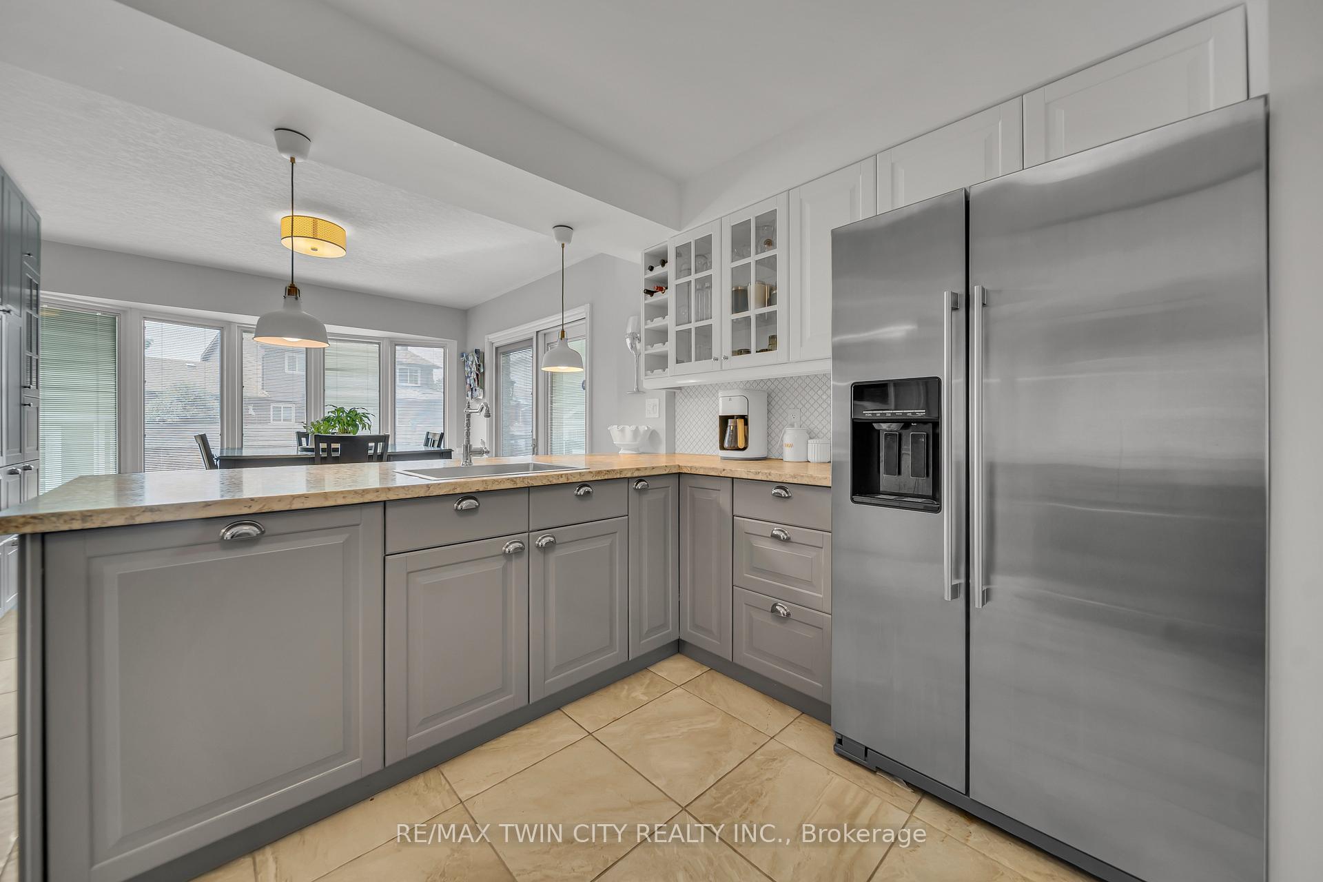 Photo 9 of 126 Winding Way, Kitchener — HOMEH