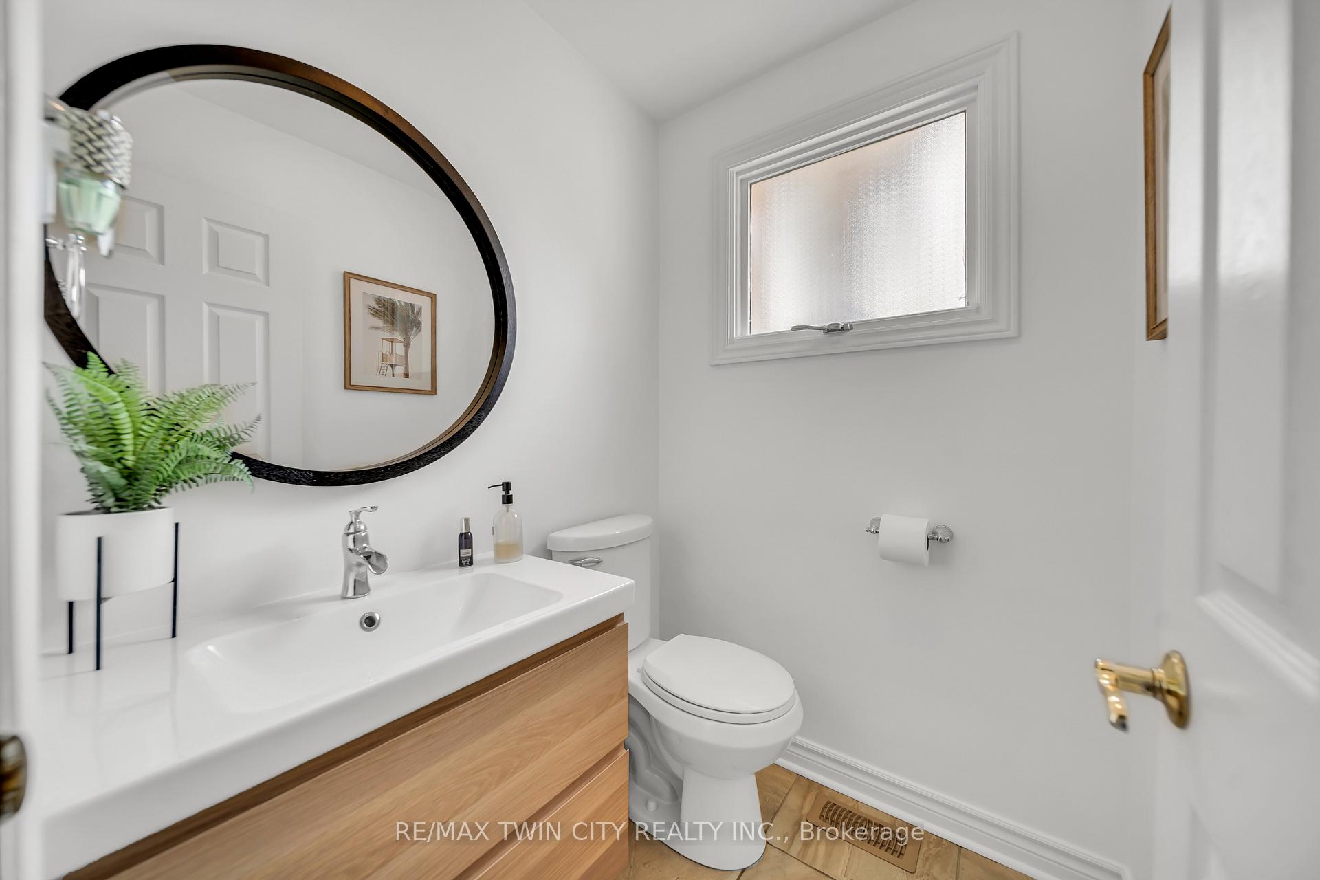 Photo 14 of 126 Winding Way, Kitchener — HOMEH