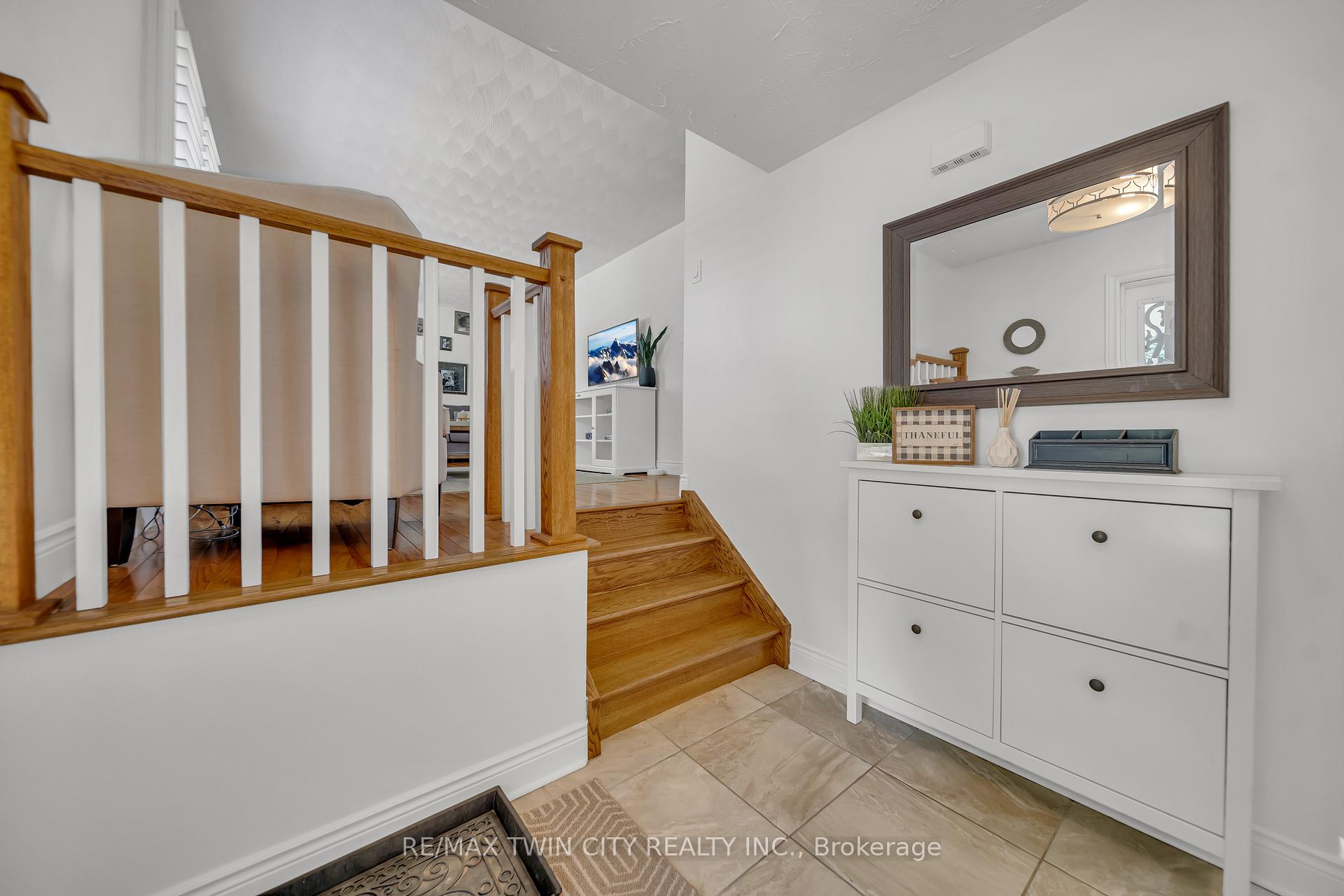 Photo 15 of 126 Winding Way, Kitchener — HOMEH