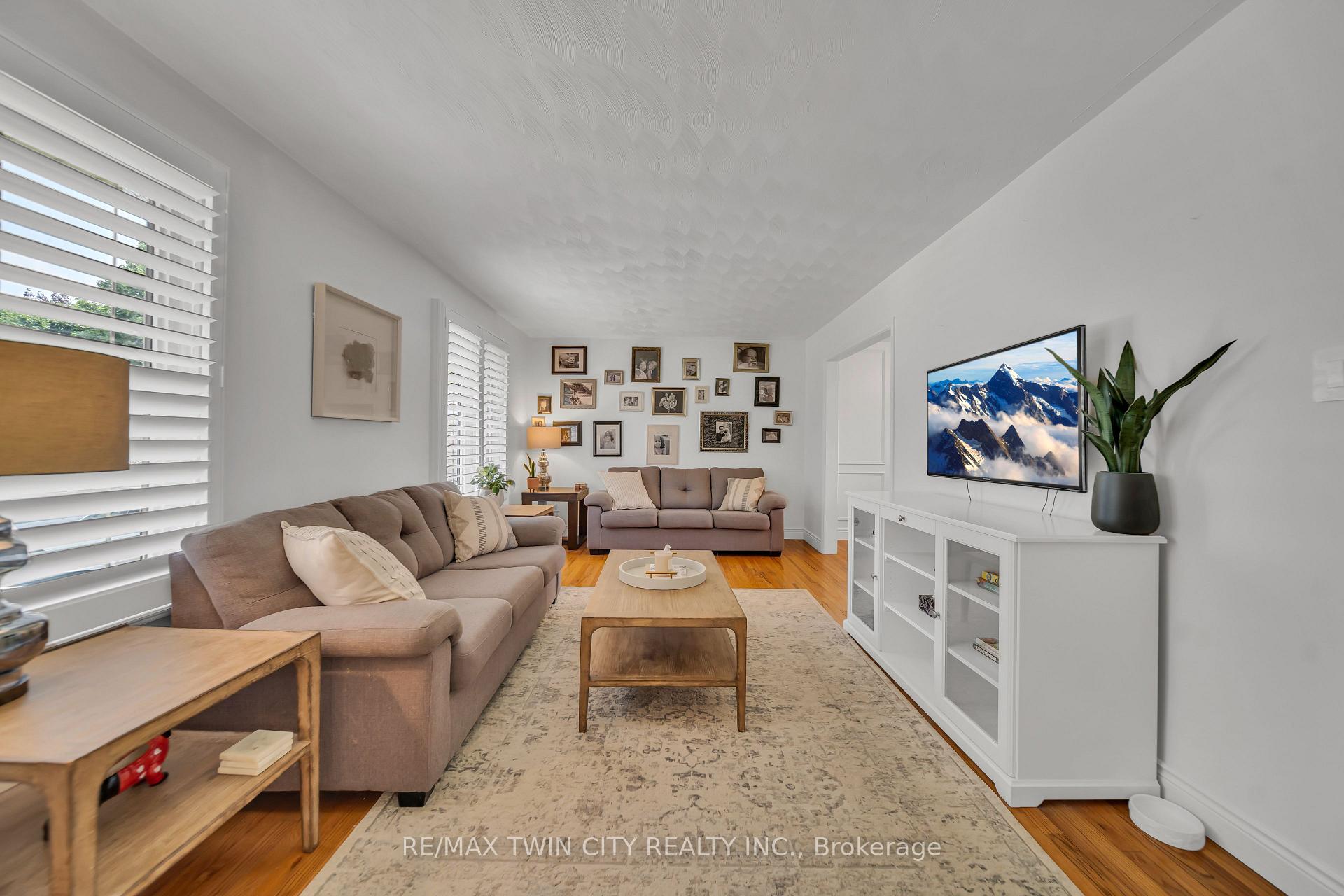 Photo 17 of 126 Winding Way, Kitchener — HOMEH