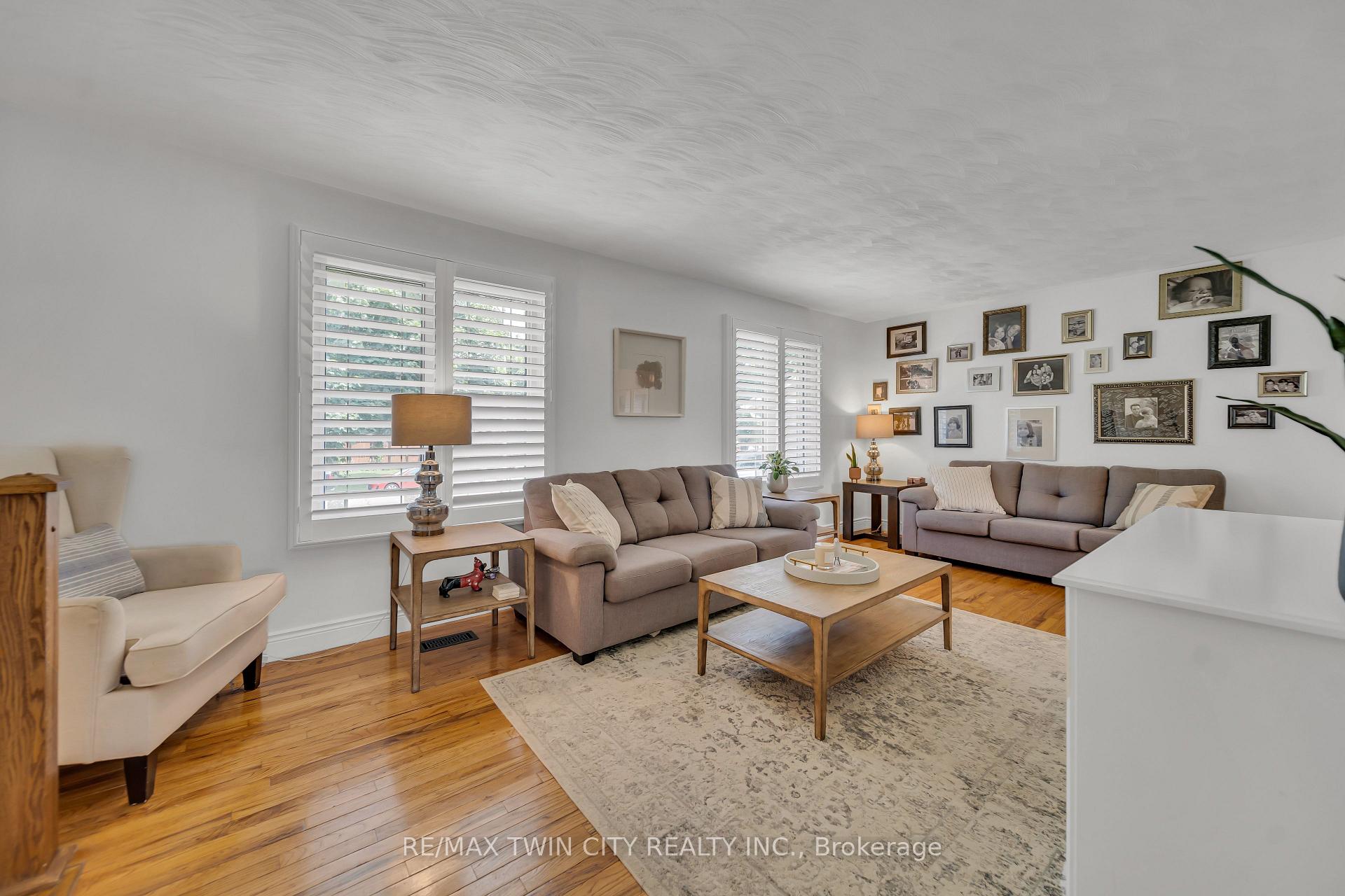 Photo 19 of 126 Winding Way, Kitchener — HOMEH