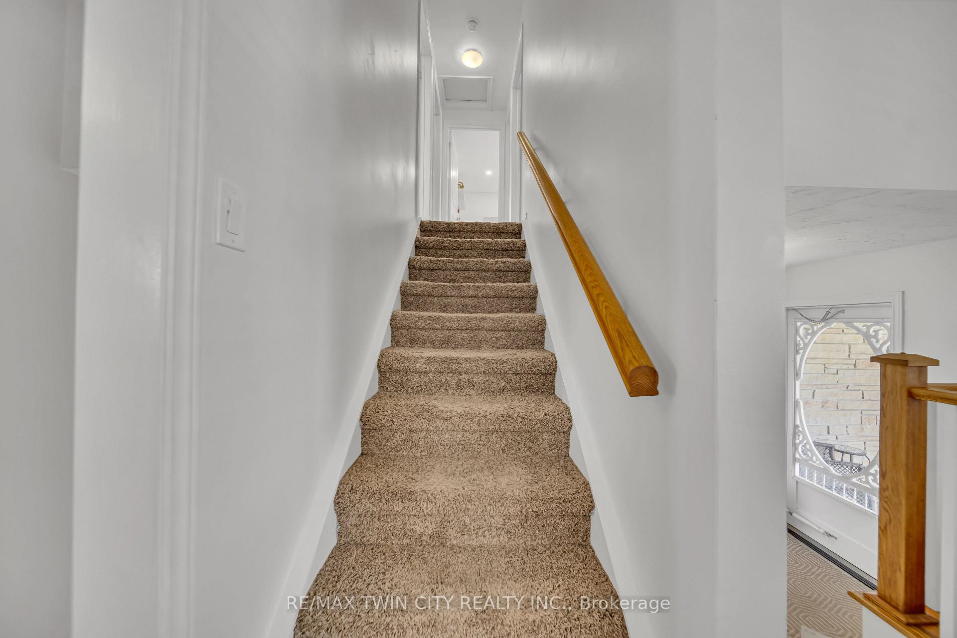 Photo 21 of 126 Winding Way, Kitchener — HOMEH