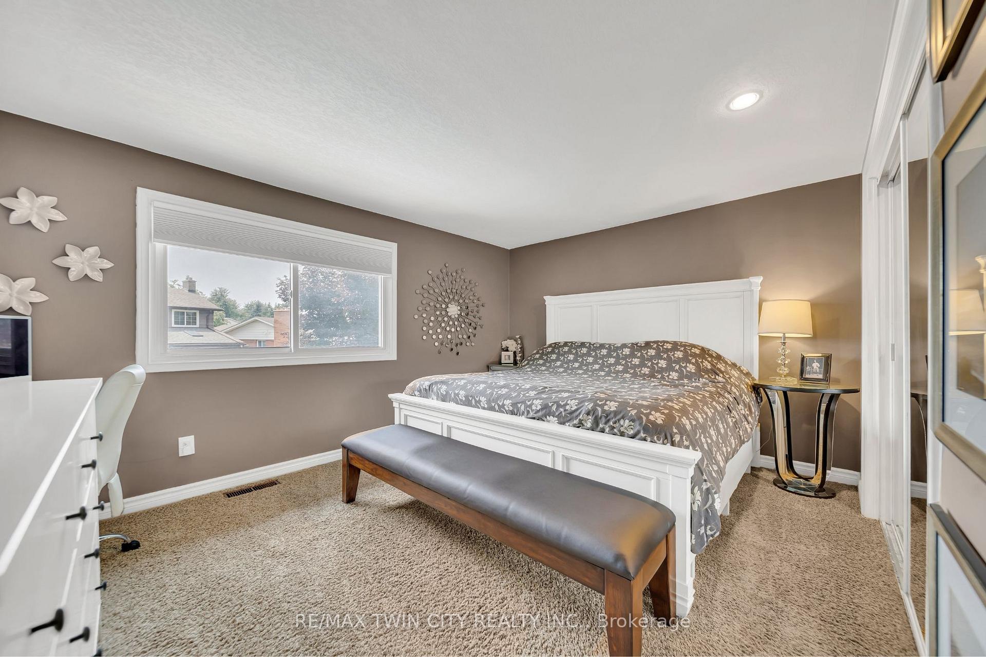 Photo 22 of 126 Winding Way, Kitchener — HOMEH
