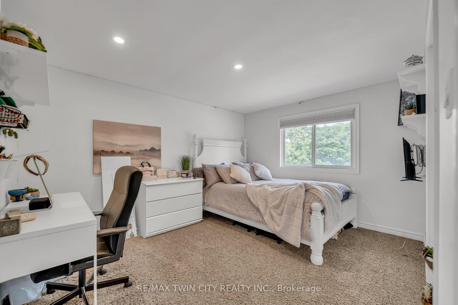 Photo 25 of 126 Winding Way, Kitchener — HOMEH