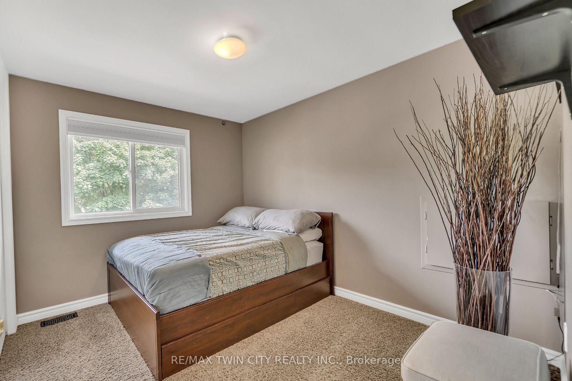 Photo 27 of 126 Winding Way, Kitchener — HOMEH