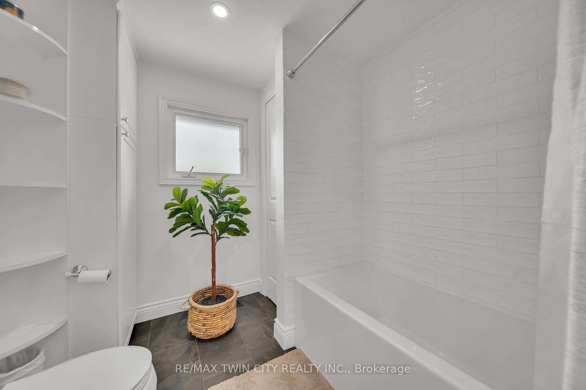 Photo 30 of 126 Winding Way, Kitchener — HOMEH