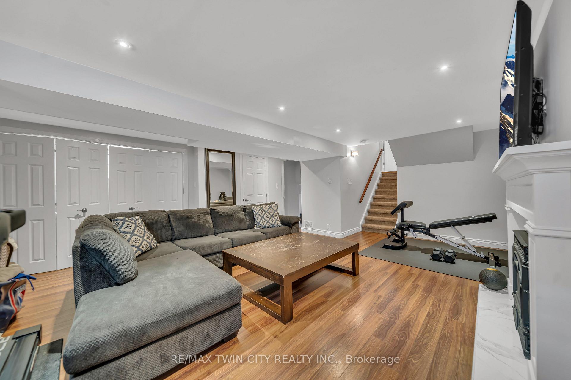 Photo 33 of 126 Winding Way, Kitchener — HOMEH