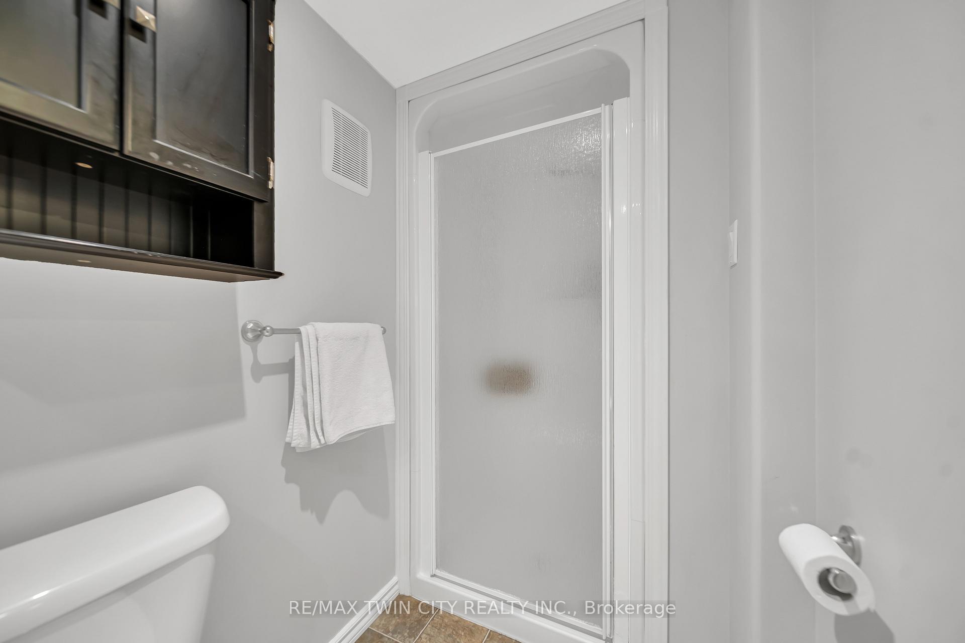 Photo 35 of 126 Winding Way, Kitchener — HOMEH