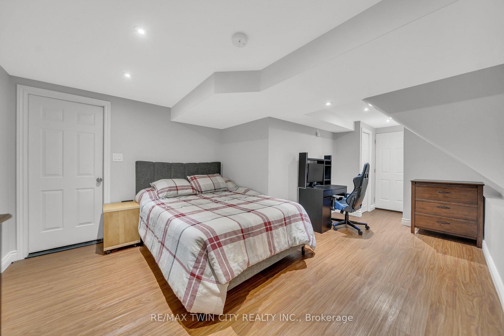 Photo 36 of 126 Winding Way, Kitchener — HOMEH