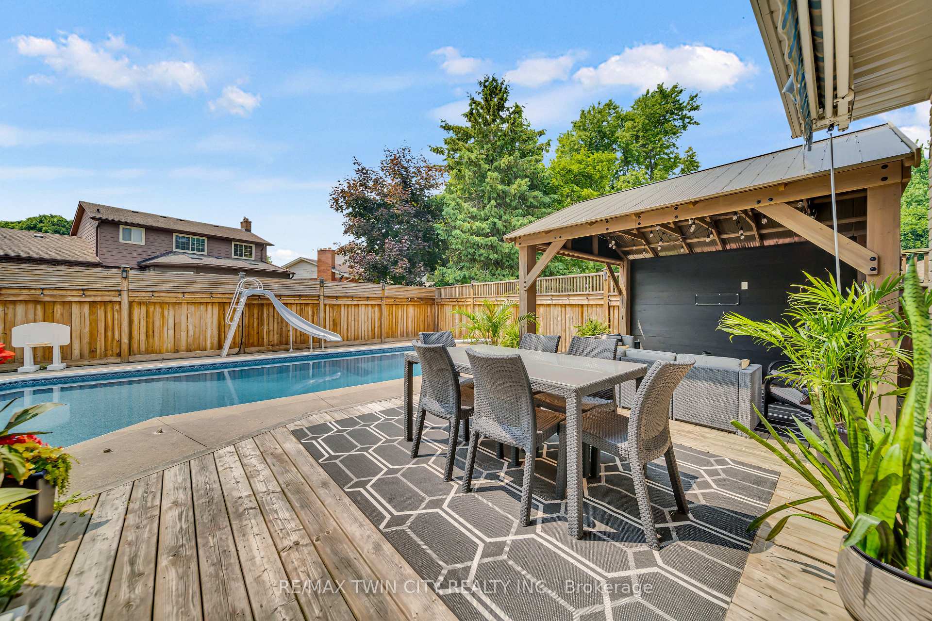 Photo 37 of 126 Winding Way, Kitchener — HOMEH