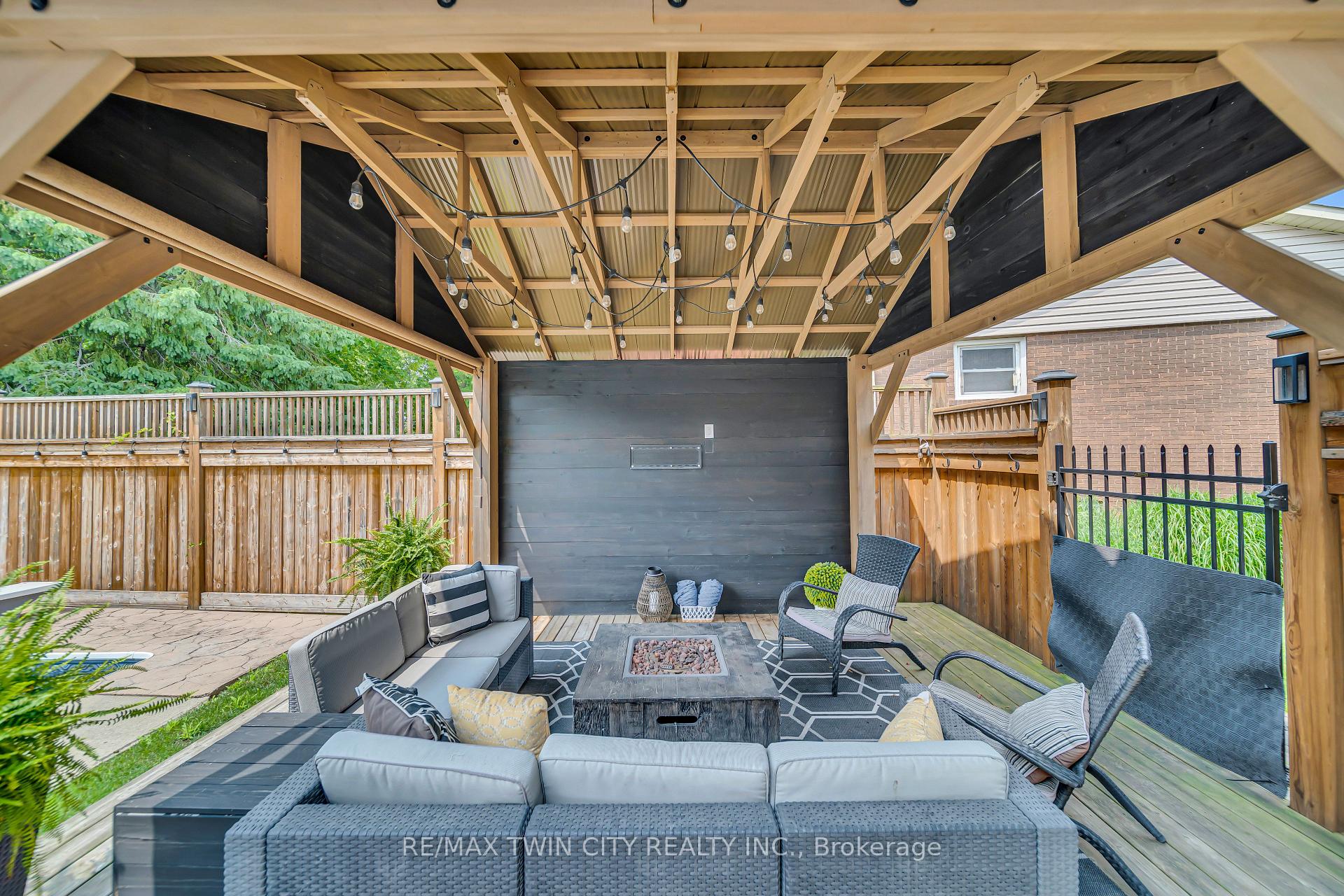 Photo 38 of 126 Winding Way, Kitchener — HOMEH