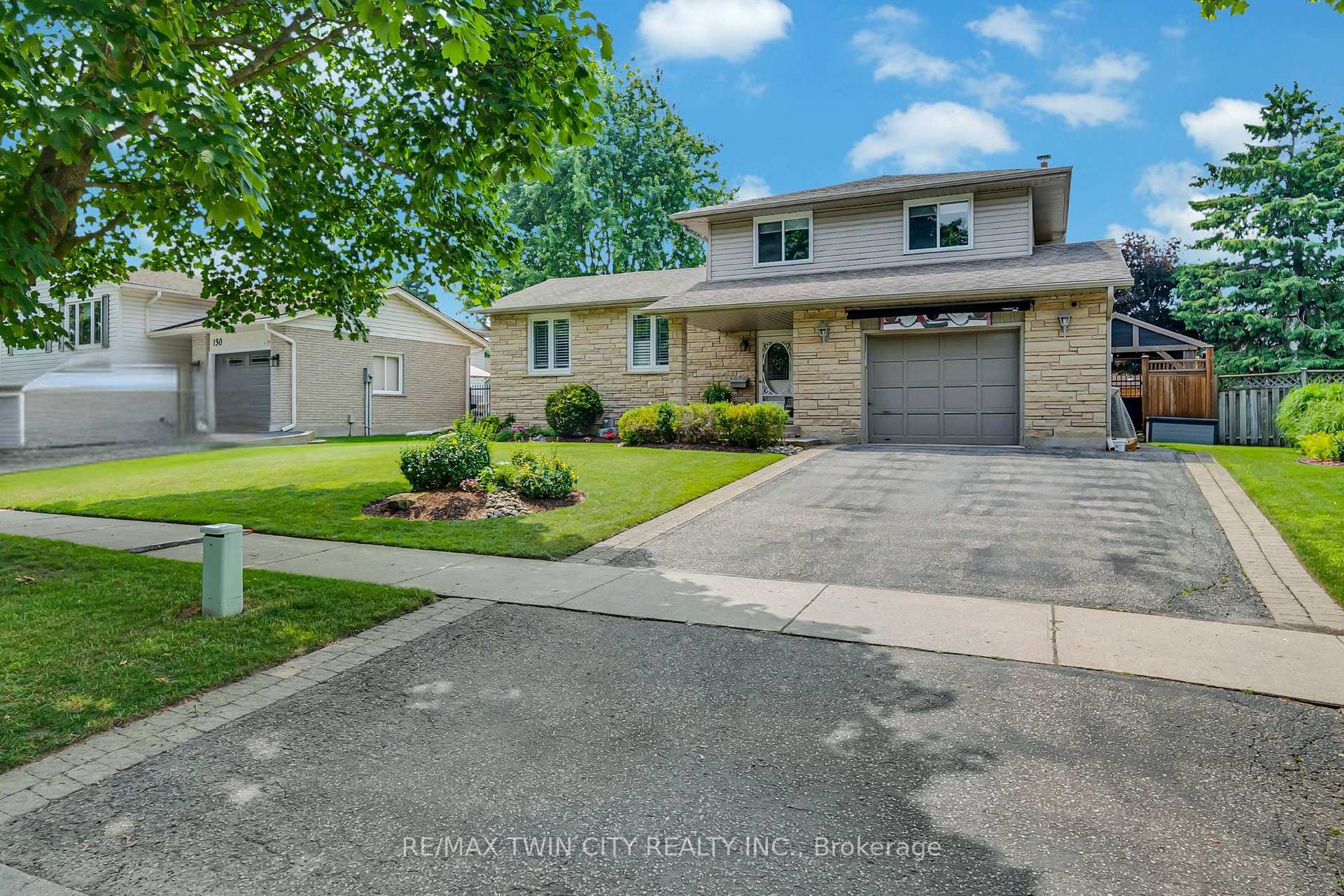 Photo 43 of 126 Winding Way, Kitchener — HOMEH