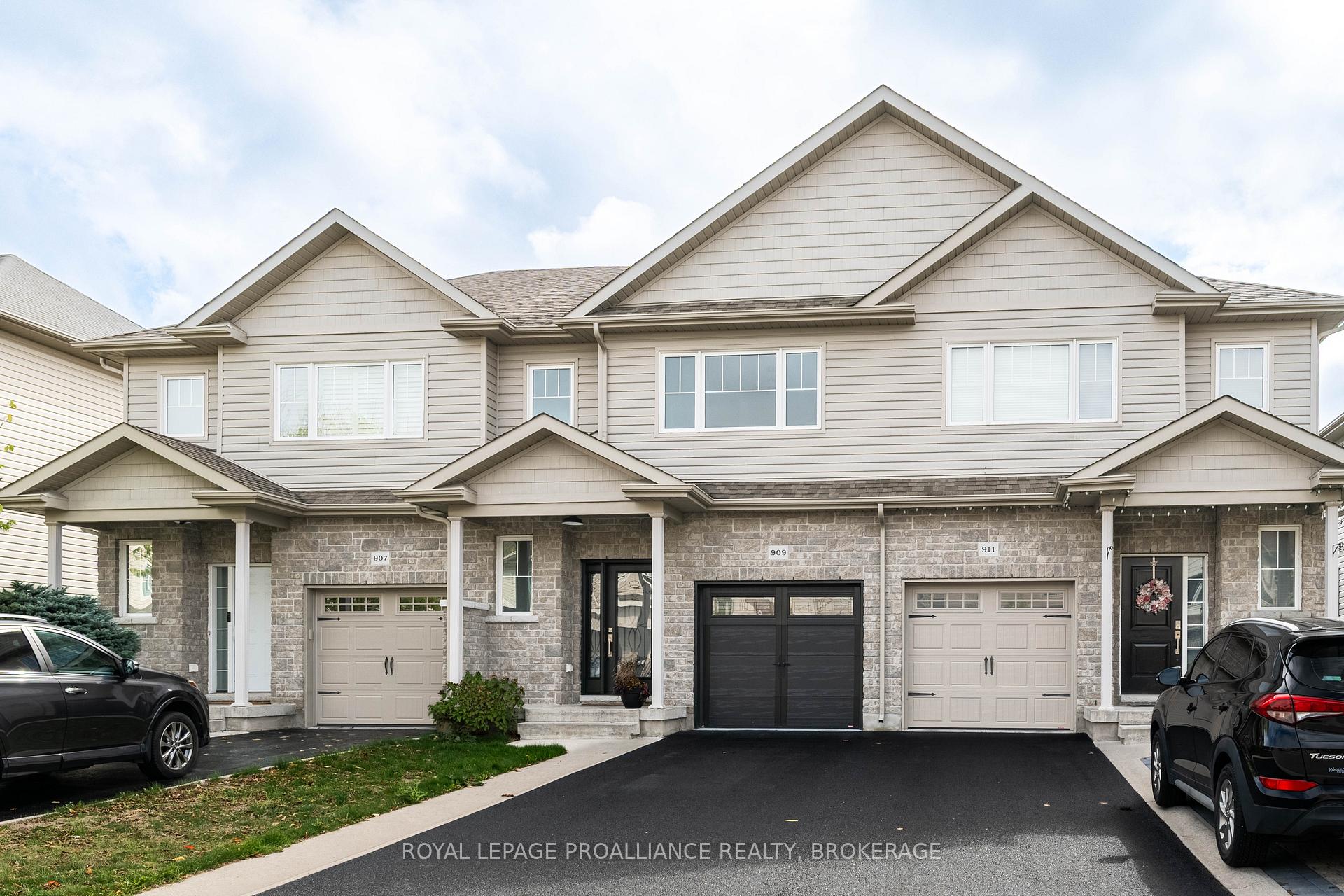 Front of 909 Blossom Street